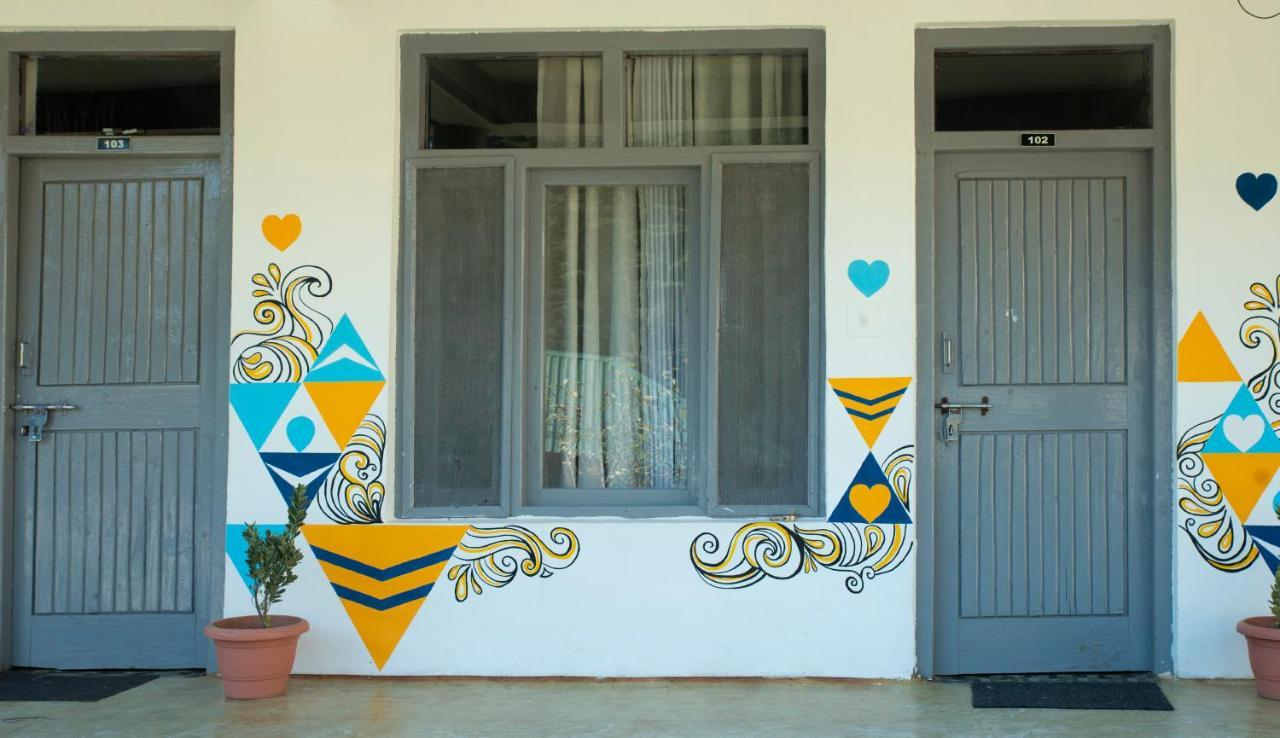 Young Monk Hostel & Cafe Old Manali Екстер'єр фото