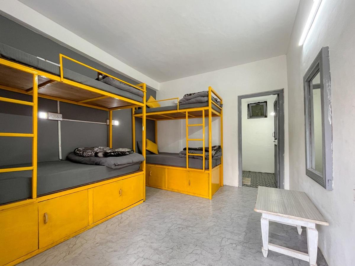 Young Monk Hostel & Cafe Old Manali Екстер'єр фото